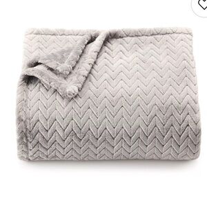 The Big One Oversized Supersoft Plush Throw Blanket